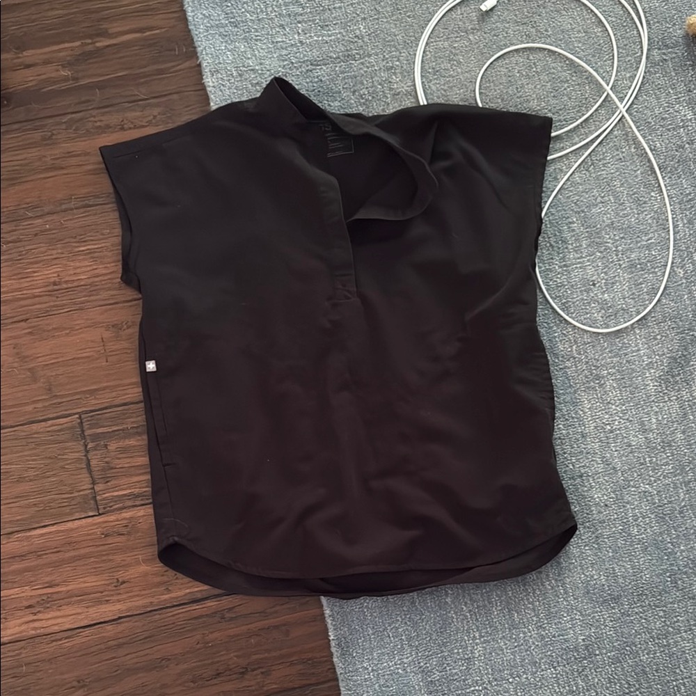FIGS black rafaela scrub top XXS